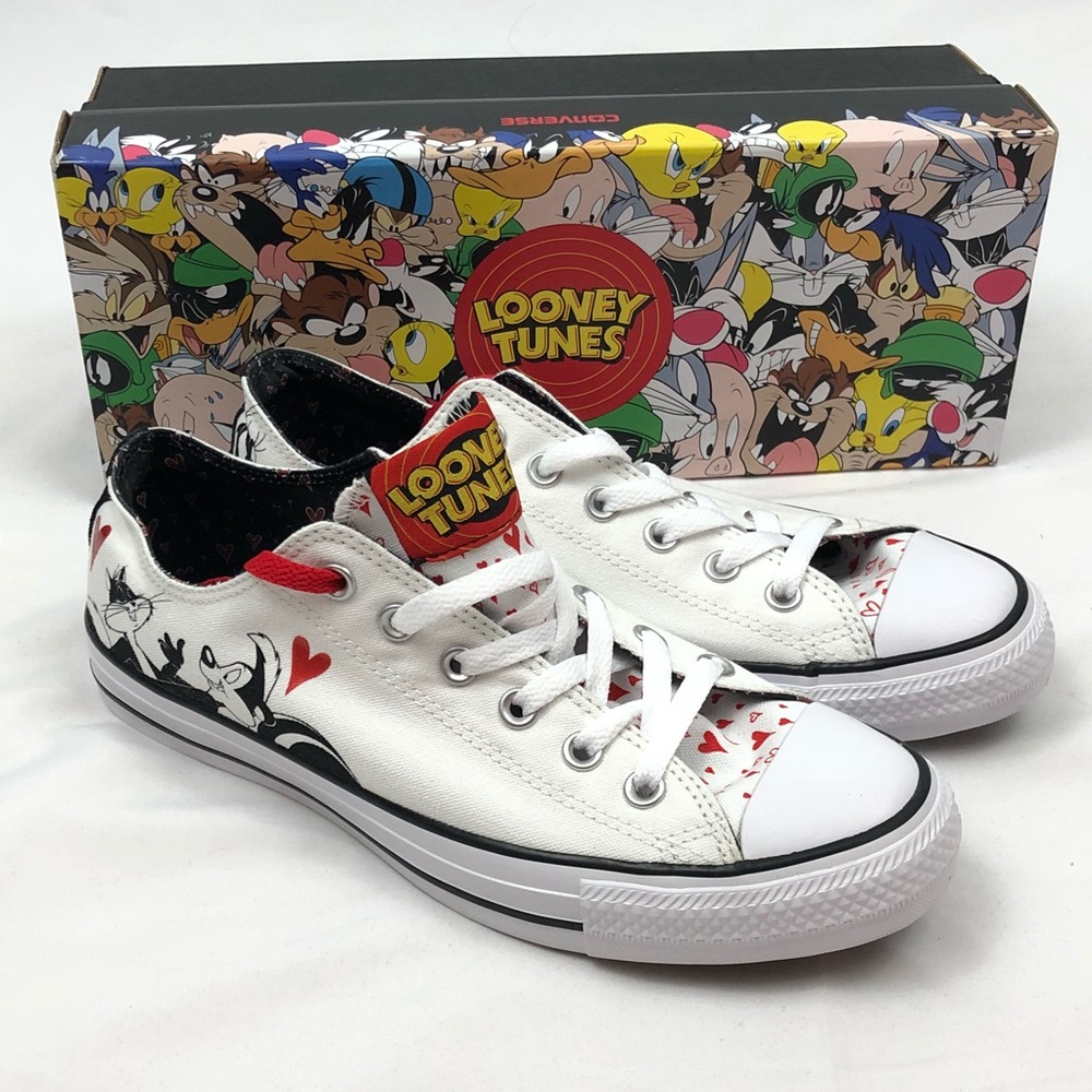 Converse Low Top Chuck Taylor Looney Tunes Shoes - Picture 5 of 6